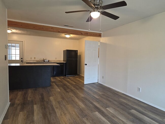 Building Photo - 221 Miller St