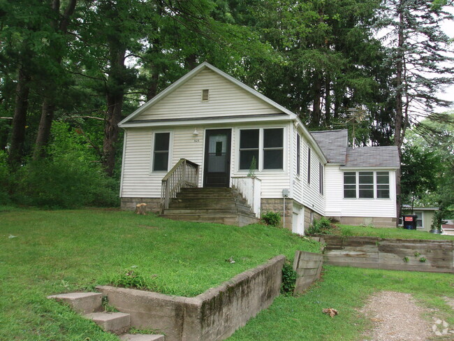Building Photo - 525 Clark Dr NW