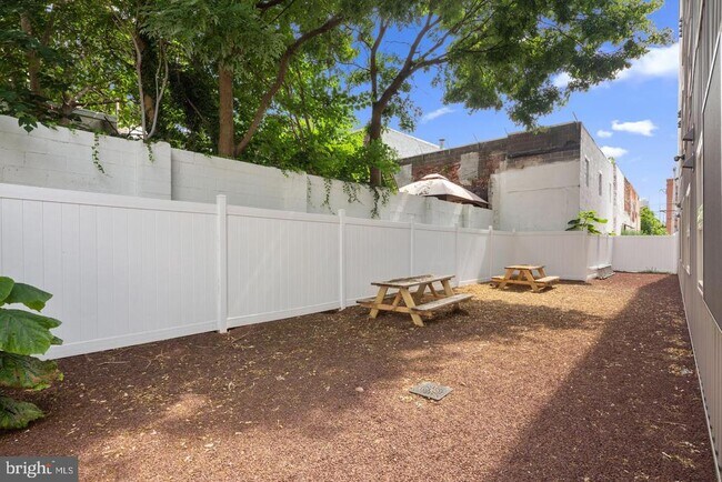 Foto del edificio - 1155 S 15th St