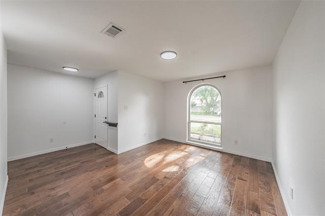 Foto del edificio - 4134 Woodland Ct