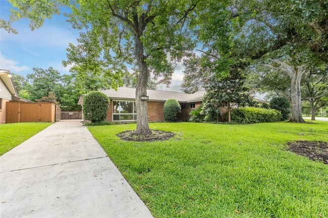Building Photo - 7818 Braeburn Valley Dr