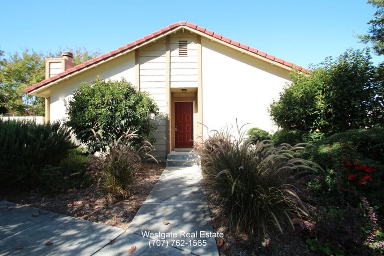 Primary Photo - Remodeled 2/1 Single Level Park Place Cond...
