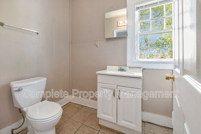 Building Photo - 1422 Ave J
