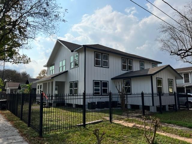 Foto principal - 6212 Brady St