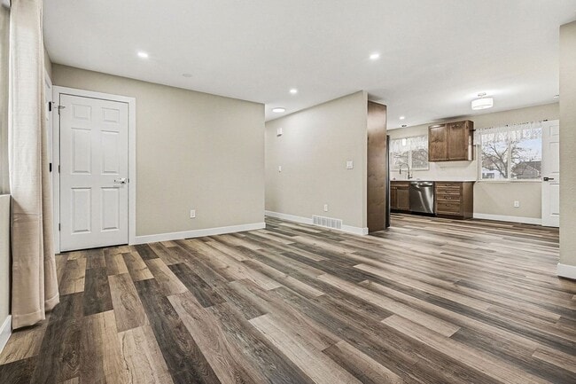 Foto del edificio - Remodeled Corner House In Westlake Neighborhood