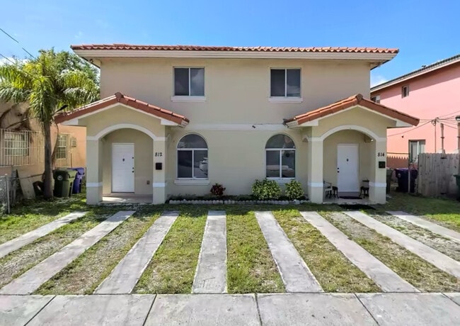 2 forward parking spots, 1 horizontal, total 3 parking spaces - 812 NW 22nd Pl