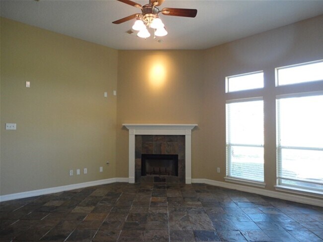 Foto del edificio - 7722 Heron Lakes Dr