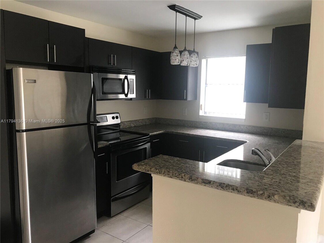 Foto principal - 4088 N Pine Island Rd