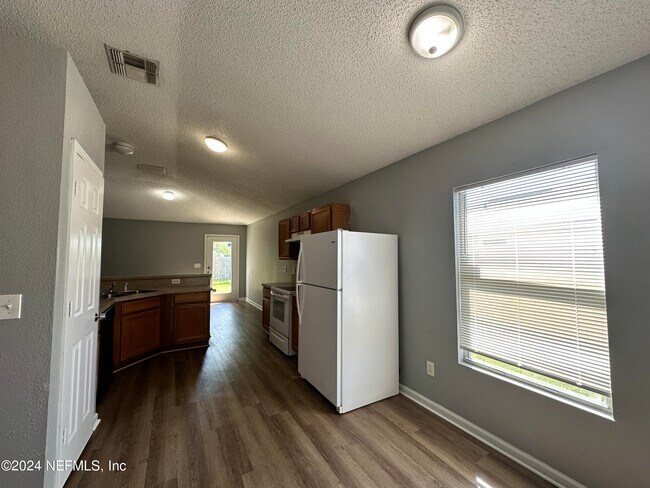 Foto del edificio - 8701 Springtree Road