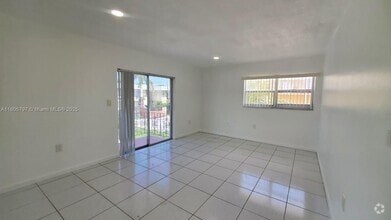 Building Photo - 1008 NW 45th Ave