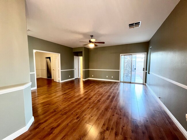 Foto del edificio - UPDATED SINGLE STORY 3BD/2BA IN NORTHWEST.