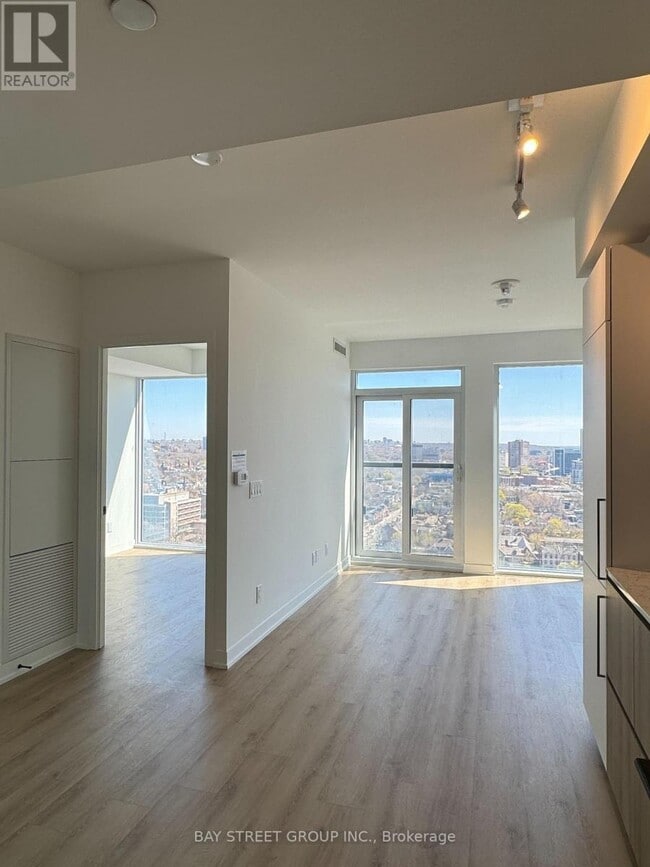 Building Photo - 319 Jarvis St