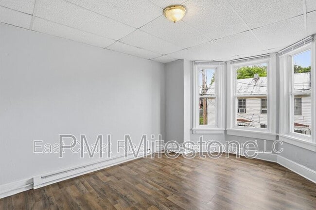 Building Photo - 207 N Mulberry St