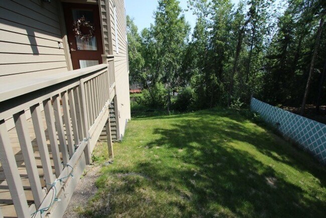 Foto del edificio - Modern and Spacious 4 Bedroom Condo in East Anchorage!