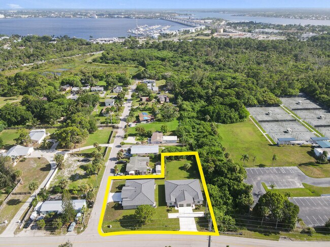 Foto del edificio - 312 NW Baker Rd
