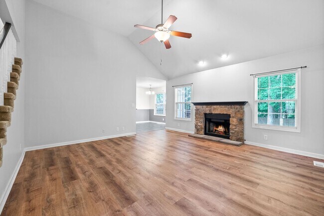 Foto del edificio - Pet Friendly Three Bedroom with Bonus!