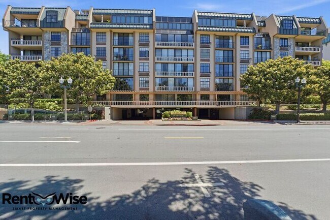 Foto del edificio - 555 Laurel Ave