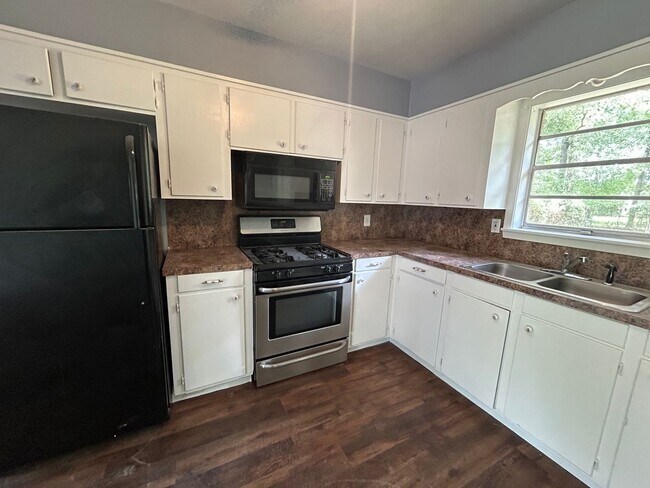 Foto del edificio - Remodeled Pines Road Area Home