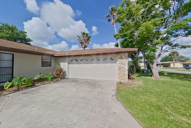 Building Photo - 308 Wildwood Dr
