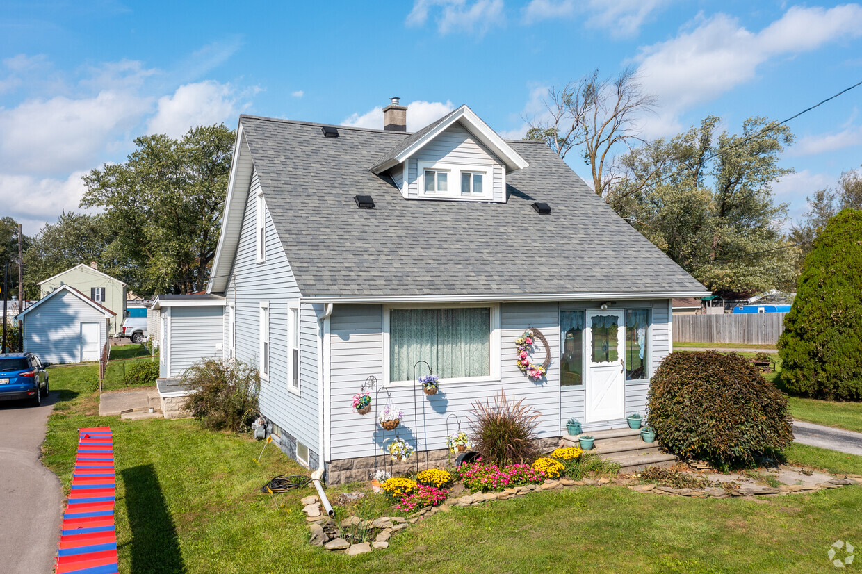 Primary Photo - Sunny South Villa