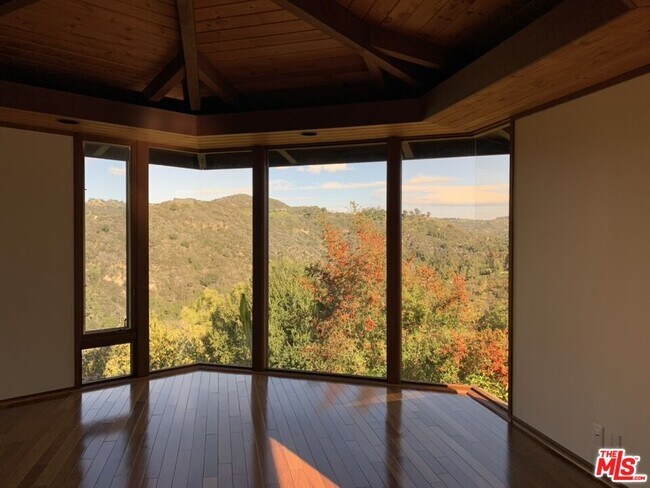 Foto del edificio - 21277 Entrada Rd