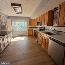 Building Photo - 15723 Edgewood Dr