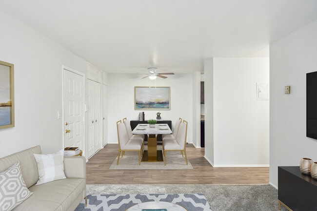 Building Photo - Fox Pointe Apartments