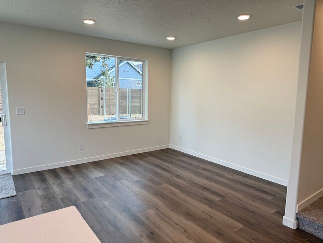 Foto del edificio - Brand New Stunning 3 Bed/2.5 Bath Townhouse-Old Farm District