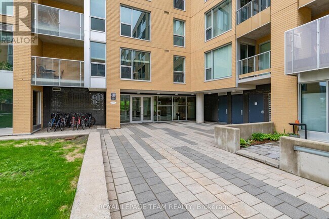 Photo du bâtiment - 250-250 Lett St