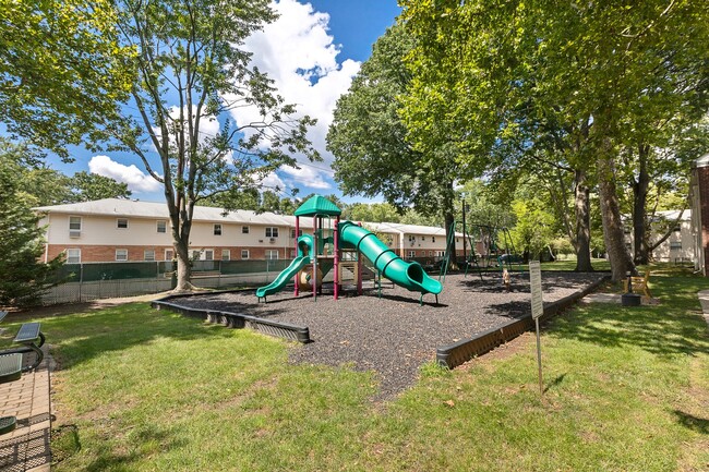 Building Photo - Lakeview Apartments