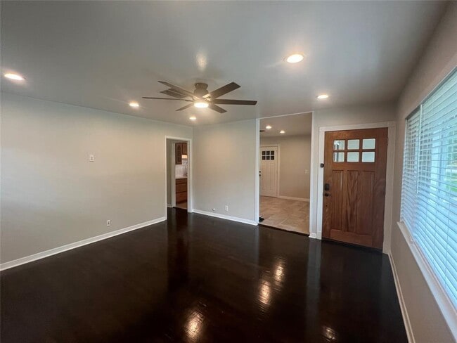 Building Photo - 5417 De Milo Dr