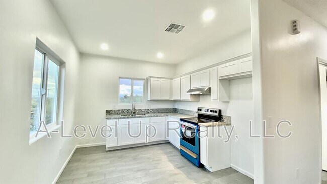 Foto del edificio - 1310 S San Jacinto Dr