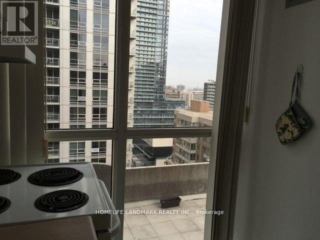 Photo du bâtiment - 736-2736 Bay St.