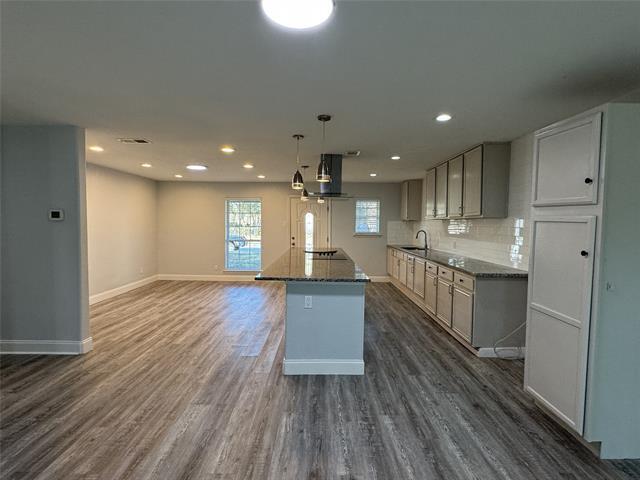 Foto del edificio - 208 N Bowser Rd