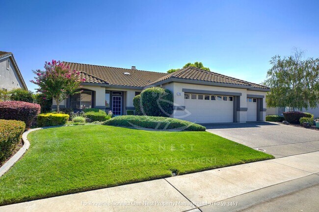 Building Photo - Sun City Roseville, 2 bedroom + Den, 3 car...