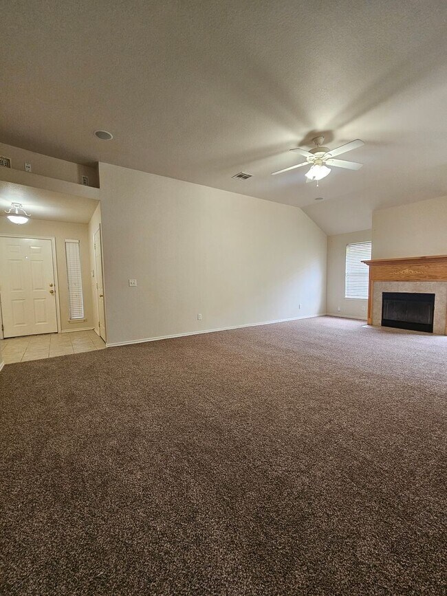 Building Photo - (3) Bed/(2) Bath In NE Norman Avail NOW!