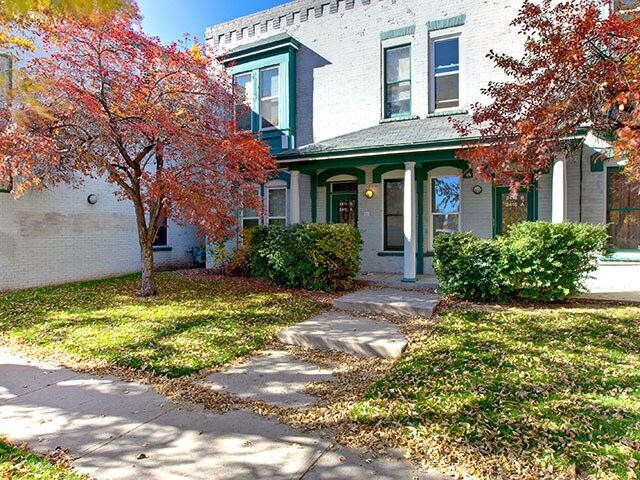 Primary Photo - 2411 Stout St