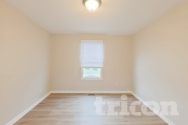 Building Photo - 4 Sapphire Ct