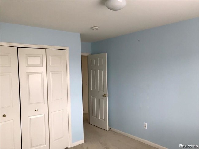 Foto del edificio - 3256 N Pointe Blvd