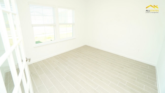 Building Photo - 4030 NE 33rd Ave
