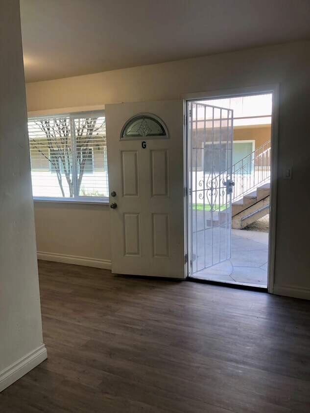 Foto principal - 363 H St