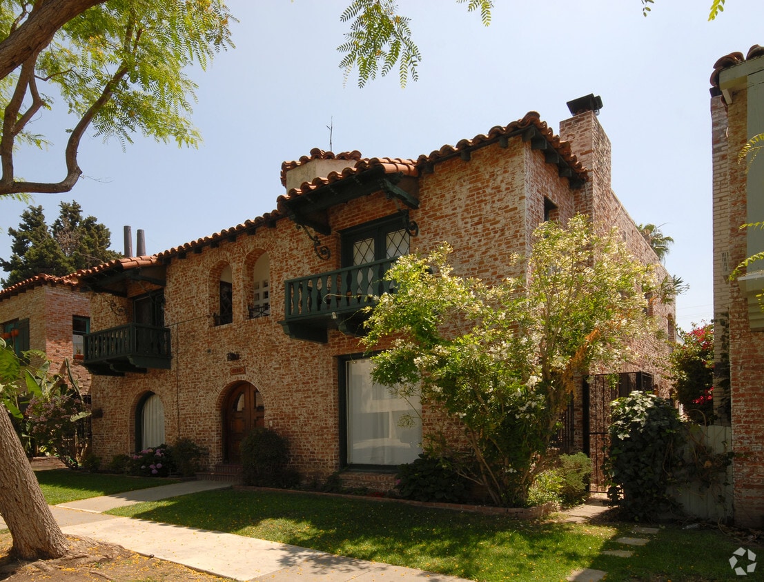 Primary Photo - 1140 N Vista