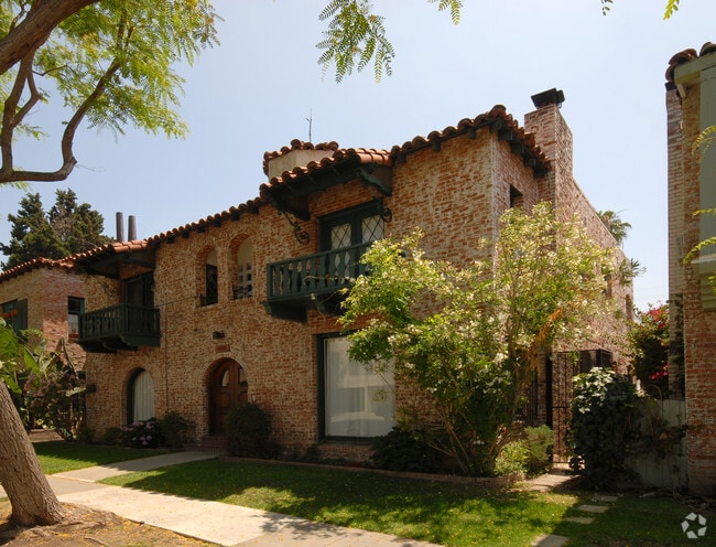 Building Photo - 1140 N Vista