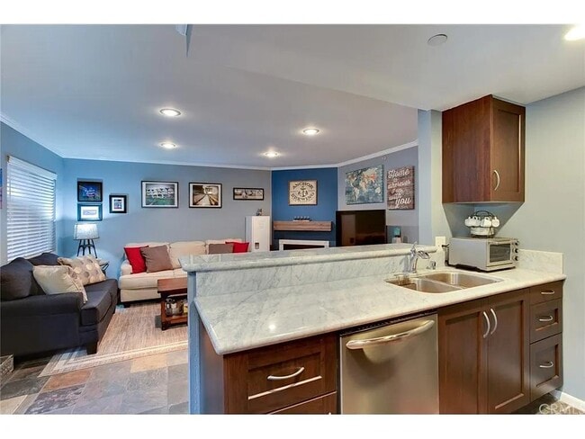 Building Photo - 1116 E Palmer Ave