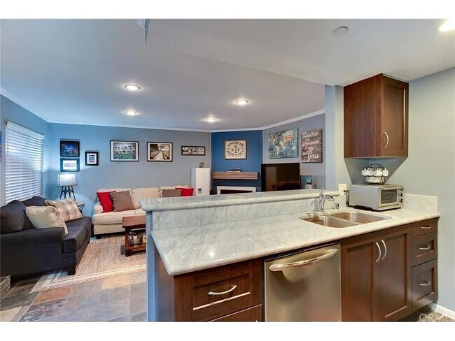 Foto del edificio - 1116 E Palmer Ave