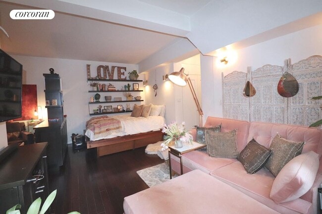 Building Photo - 100 W 12th St