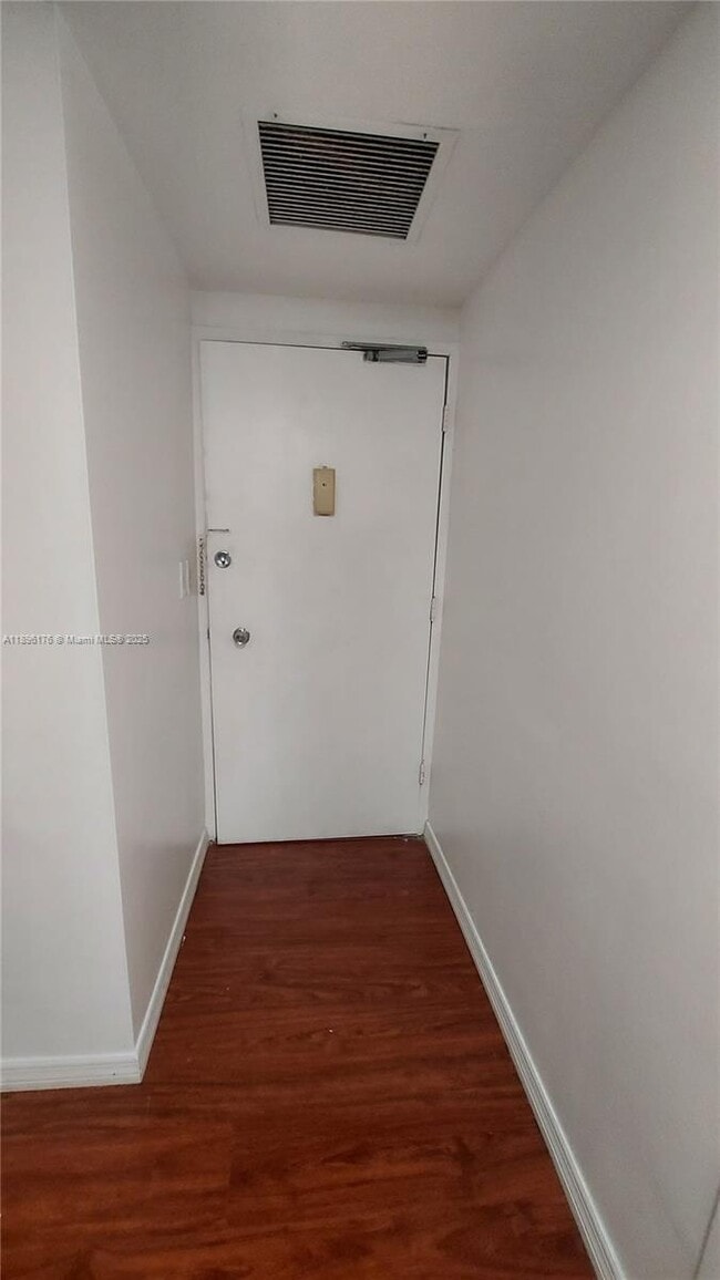 Foto del edificio - 825 Brickell Bay Dr