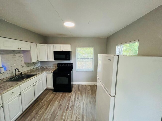 Foto del edificio - 1544 Ella St