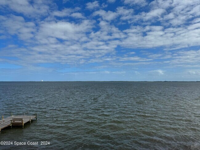 Foto del edificio - 6850 US-1