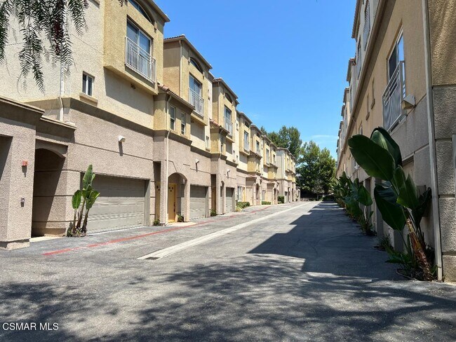 Foto del edificio - 5210 Premiere Hls Dr
